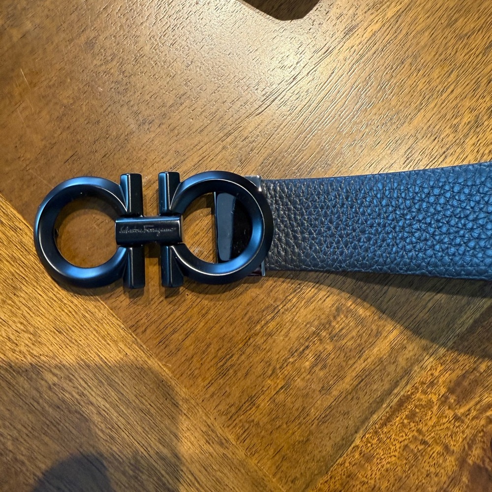 32in Black Leather Ferragamo Belt - Picture 7 of 9
